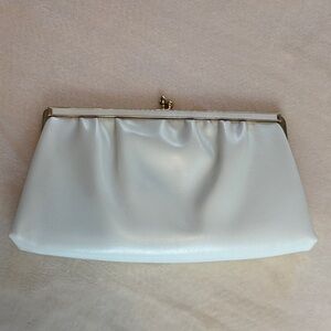 Elegant White Vintage Ande Clutch Bag MCM Bridal Evening Kiss Lock